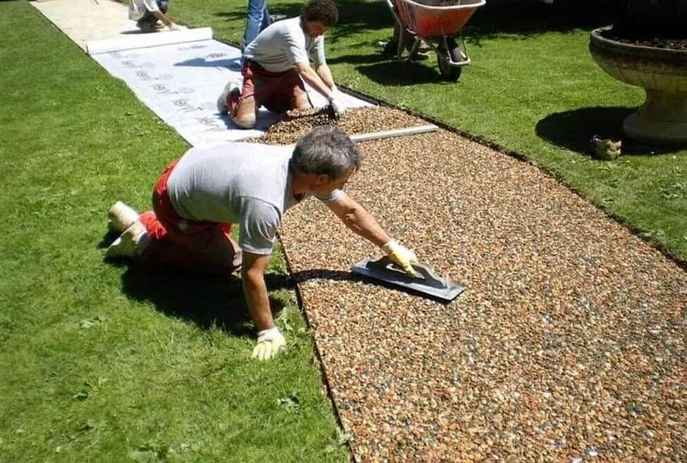 Paglalagay ng isang stone carpet at ang mga teknolohikal na yugto nito